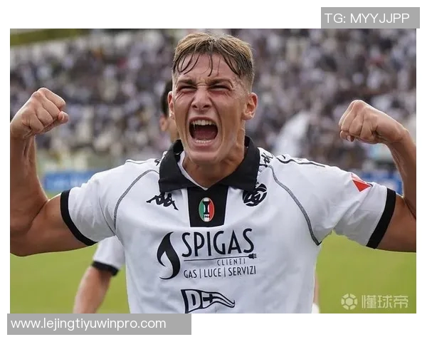 维耶里称赞埃斯波西托展现实力进球能力对前锋至关重要 维耶里称赞埃斯波西托展现实力进球能力对前锋至关重要