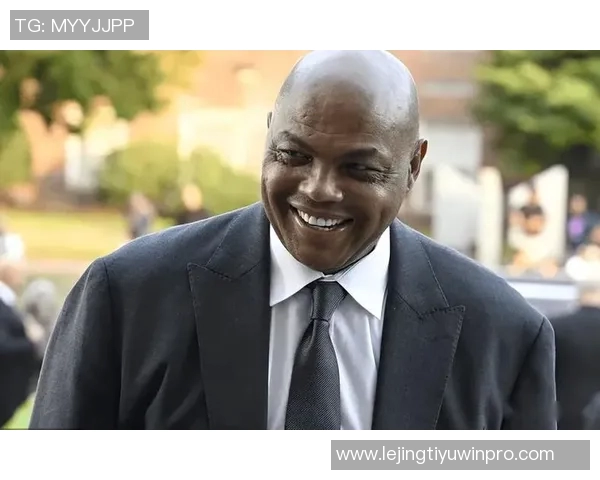 巴克利直言奥胖无论男扮女装都难掩其丑陋本质 巴克利直言奥胖无论男扮女装都难掩其丑陋本质