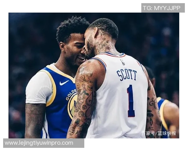 稳定火力对决普理查德与西蒙斯半场表现精彩各自贡献11分和10分 稳定火力对决普理查德与西蒙斯半场表现精彩各自贡献11分和10分