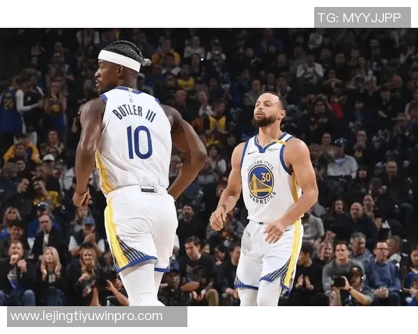库里巴特勒霍福德齐聚战斗力全开迎战开拓者比赛