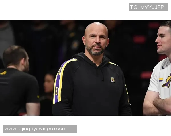 勇士助教斯托茨与昔日爱徒利拉德赛前亲切交流回忆共事岁月